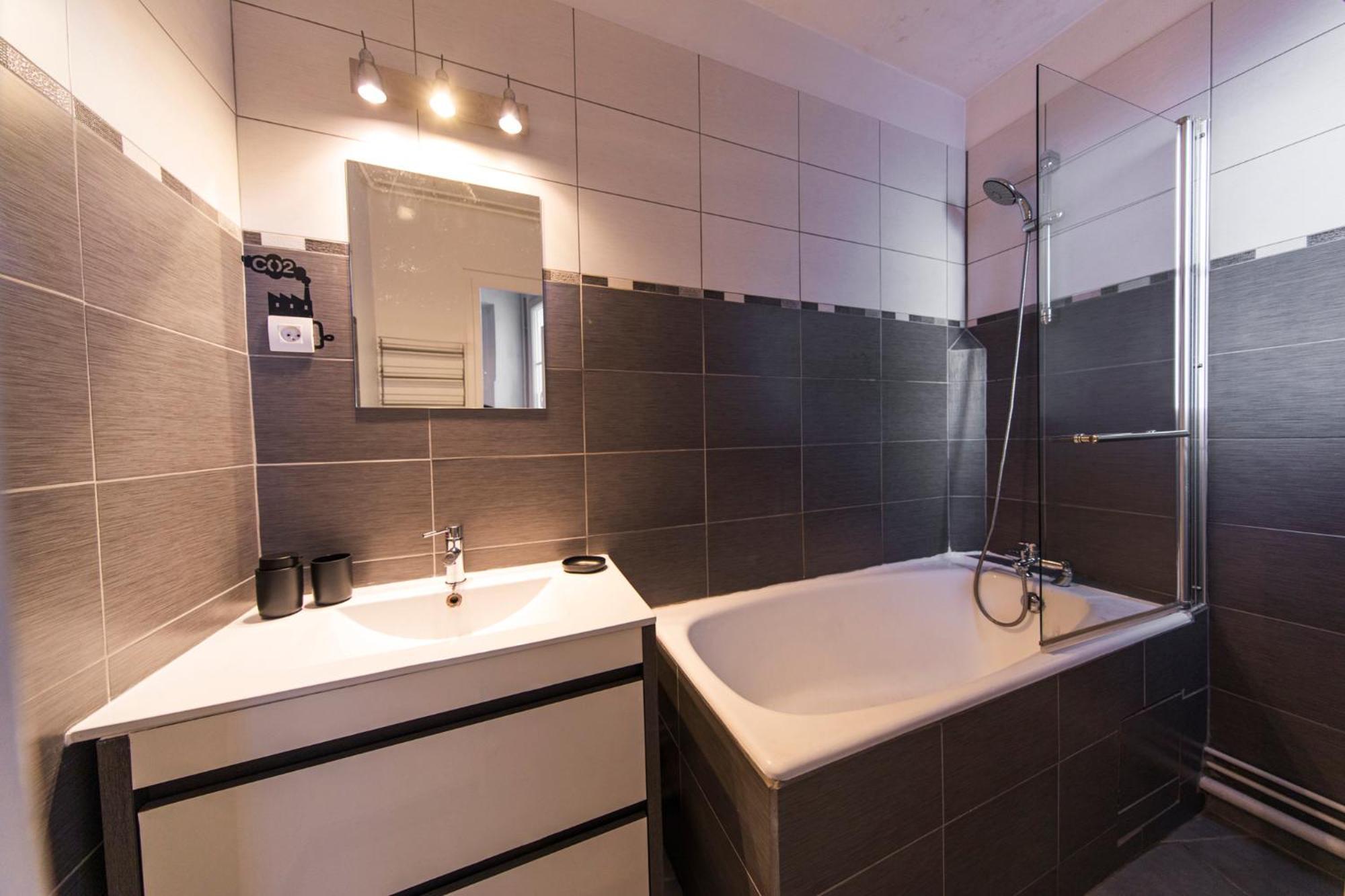 Appartement Avec Balcon A 250 M De La Gare, Hyper Centre Tours Luaran gambar